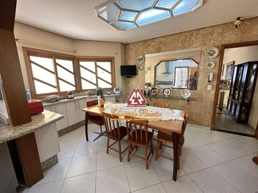 Sobrado com 3 quartos à venda, 166m2 em Vila São Judas Tadeu, Guarulhos - SP - imagem 5 Foto 5 de Sobrado com 3 quartos à venda, 166m2 em Vila São Judas Tadeu, Guarulhos - SP