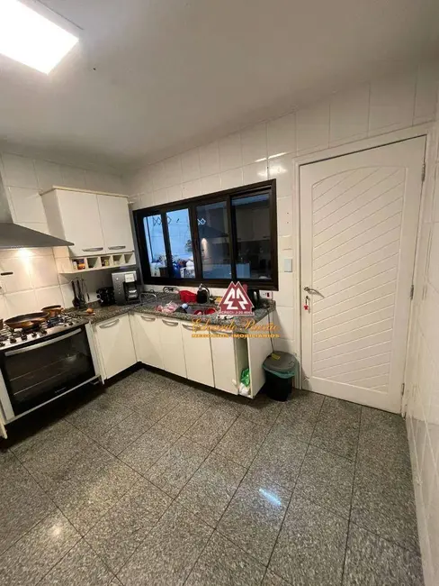 Sobrado com 3 quartos à venda, 125m2 em Portal dos Gramados, Guarulhos - SP - imagem 3 Foto 3 de Sobrado com 3 quartos à venda, 125m2 em Portal dos Gramados, Guarulhos - SP