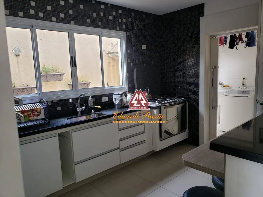 Sobrado com 3 quartos à venda, 277m2 em Picanço, Guarulhos - SP - imagem 8 Foto 8 de Sobrado com 3 quartos à venda, 277m2 em Picanço, Guarulhos - SP