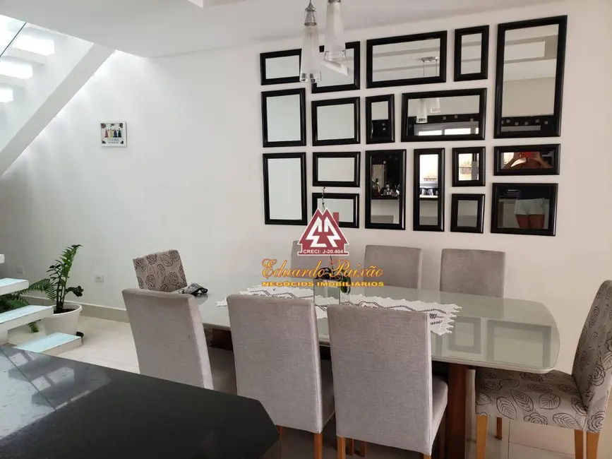 Sobrado com 3 quartos à venda, 277m2 em Picanço, Guarulhos - SP - imagem 5 Foto 5 de Sobrado com 3 quartos à venda, 277m2 em Picanço, Guarulhos - SP