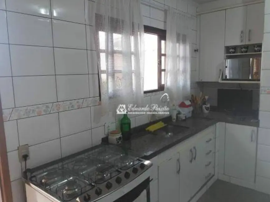 Sobrado com 3 quartos à venda, 147m2 em Vila Galvão, Guarulhos - SP - imagem 9 Foto 9 de Sobrado com 3 quartos à venda, 147m2 em Vila Galvão, Guarulhos - SP