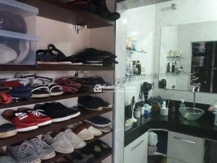 Sobrado com 3 quartos à venda, 147m2 em Vila Galvão, Guarulhos - SP - imagem 5 Foto 5 de Sobrado com 3 quartos à venda, 147m2 em Vila Galvão, Guarulhos - SP