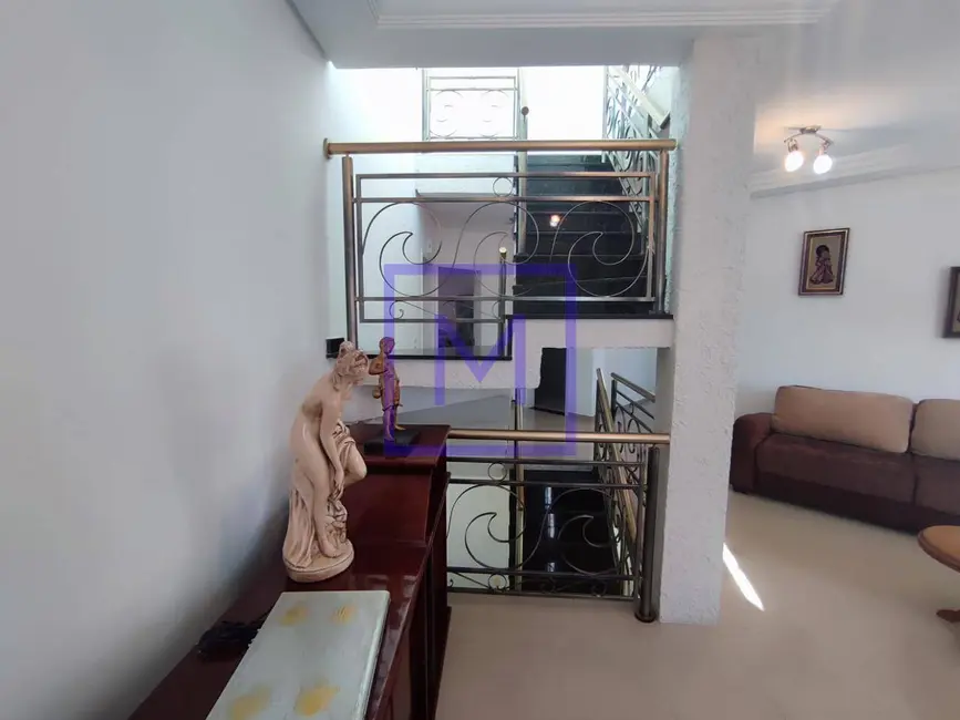 Foto 3 de Sobrado com 3 quartos à venda, 300m2 em Jardim das Cerejeiras, Aruja - SP