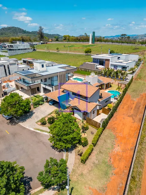 Foto 1 de Casa de Condomínio com 3 quartos à venda, 355m2 em Boa Vista, Atibaia - SP