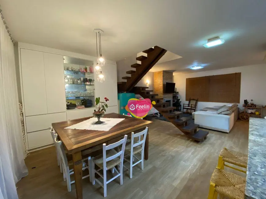 Casa com 4 quartos à venda, 363m2 em Carianos, Florianopolis - SC - imagem 7 Foto 7 de Casa com 4 quartos à venda, 363m2 em Carianos, Florianopolis - SC