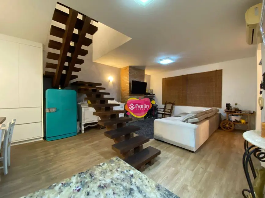 Casa com 4 quartos à venda, 363m2 em Carianos, Florianopolis - SC - imagem 4 Foto 4 de Casa com 4 quartos à venda, 363m2 em Carianos, Florianopolis - SC