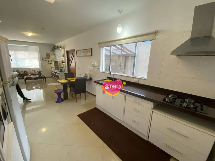 Casa com 3 quartos à venda, 360m2 em Carianos, Florianopolis - SC - imagem 7 Foto 7 de Casa com 3 quartos à venda, 360m2 em Carianos, Florianopolis - SC