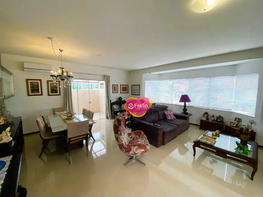 Casa com 3 quartos à venda, 360m2 em Carianos, Florianopolis - SC - imagem 2 Foto 2 de Casa com 3 quartos à venda, 360m2 em Carianos, Florianopolis - SC