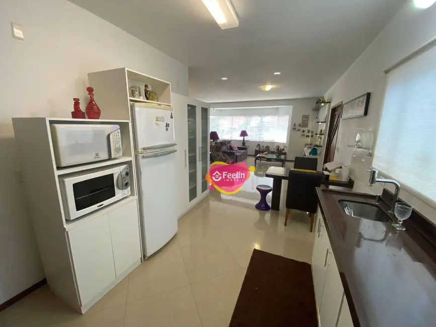 Casa com 3 quartos à venda, 360m2 em Carianos, Florianopolis - SC - imagem 8 Foto 8 de Casa com 3 quartos à venda, 360m2 em Carianos, Florianopolis - SC
