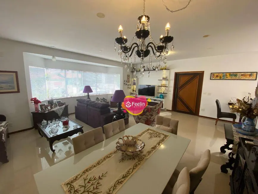 Casa com 3 quartos à venda, 360m2 em Carianos, Florianopolis - SC - imagem 5 Foto 5 de Casa com 3 quartos à venda, 360m2 em Carianos, Florianopolis - SC