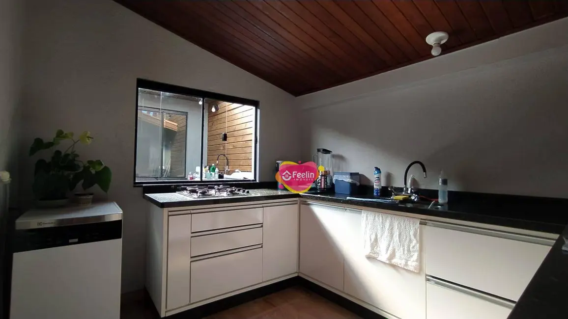Casa com 3 quartos para alugar, 450m2 em Campeche, Florianopolis - SC - imagem 8 Foto 8 de Casa com 3 quartos para alugar, 450m2 em Campeche, Florianopolis - SC