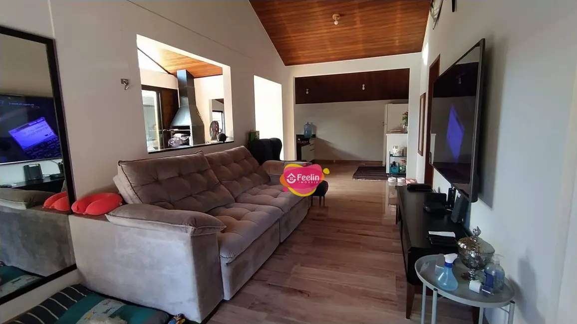 Casa com 3 quartos para alugar, 450m2 em Campeche, Florianopolis - SC - imagem 2 Foto 2 de Casa com 3 quartos para alugar, 450m2 em Campeche, Florianopolis - SC