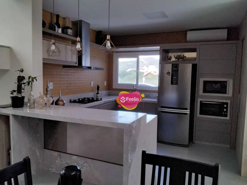 Casa com 3 quartos à venda, 450m2 em Florianopolis - SC - imagem 6 Foto 6 de Casa com 3 quartos à venda, 450m2 em Florianopolis - SC