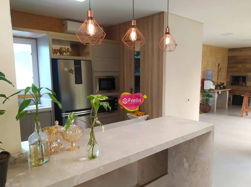 Casa com 3 quartos à venda, 450m2 em Florianopolis - SC - imagem 3 Foto 3 de Casa com 3 quartos à venda, 450m2 em Florianopolis - SC