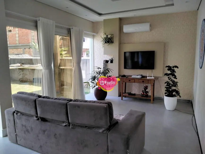 Casa com 3 quartos à venda, 450m2 em Florianopolis - SC - imagem 4 Foto 4 de Casa com 3 quartos à venda, 450m2 em Florianopolis - SC