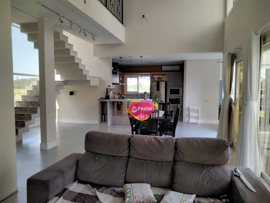 Casa com 3 quartos à venda, 450m2 em Florianopolis - SC - imagem 2 Foto 2 de Casa com 3 quartos à venda, 450m2 em Florianopolis - SC