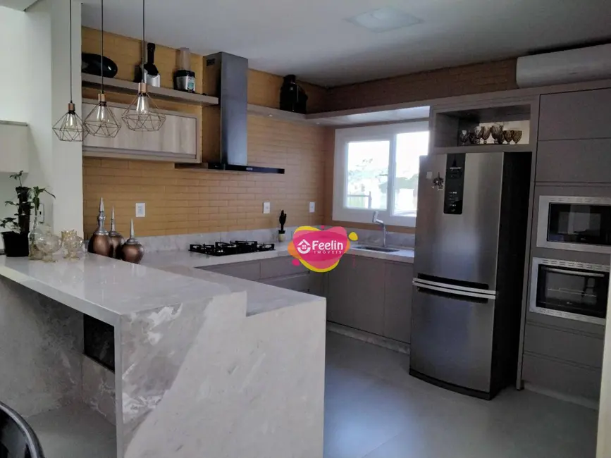 Casa com 3 quartos à venda, 450m2 em Florianopolis - SC - imagem 5 Foto 5 de Casa com 3 quartos à venda, 450m2 em Florianopolis - SC