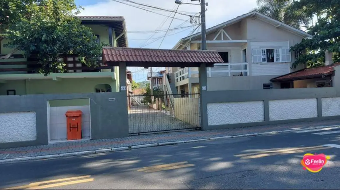 Casa com 6 quartos à venda, 132m2 em Armação do Pântano do Sul, Florianopolis - SC - imagem 3 Foto 3 de Casa com 6 quartos à venda, 132m2 em Armação do Pântano do Sul, Florianopolis - SC