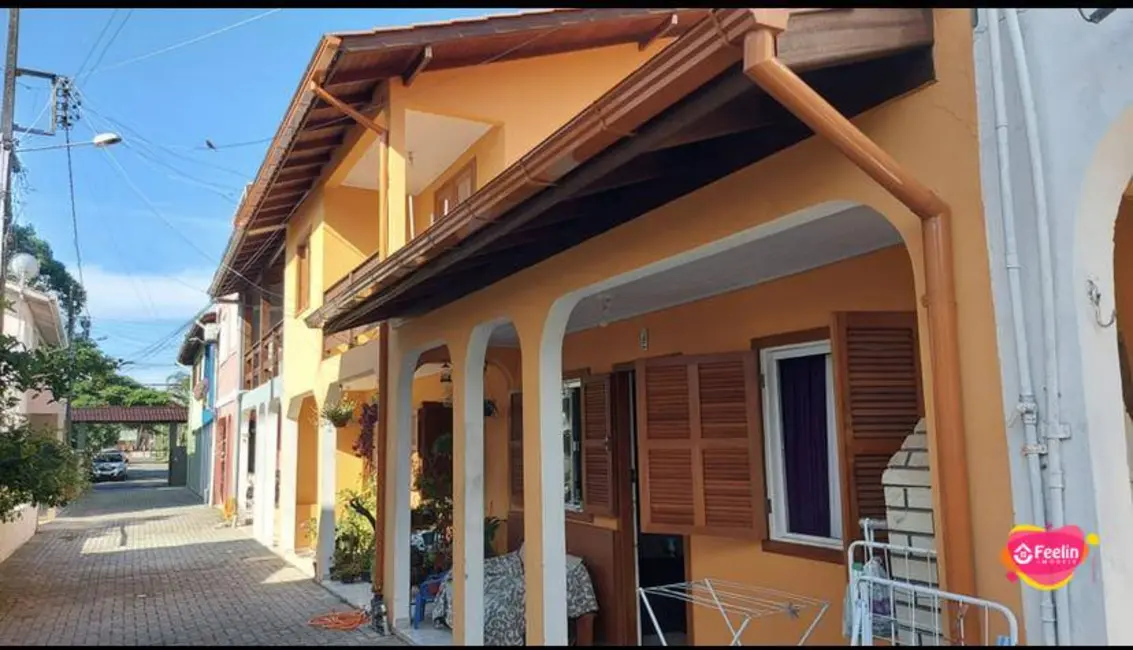 Foto 1 de Casa com 6 quartos à venda, 132m2 em Armação do Pântano do Sul, Florianopolis - SC