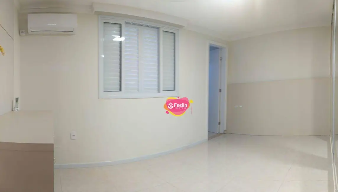 Foto 2 de Casa com 3 quartos para alugar, 350m2 em Campeche, Florianopolis - SC