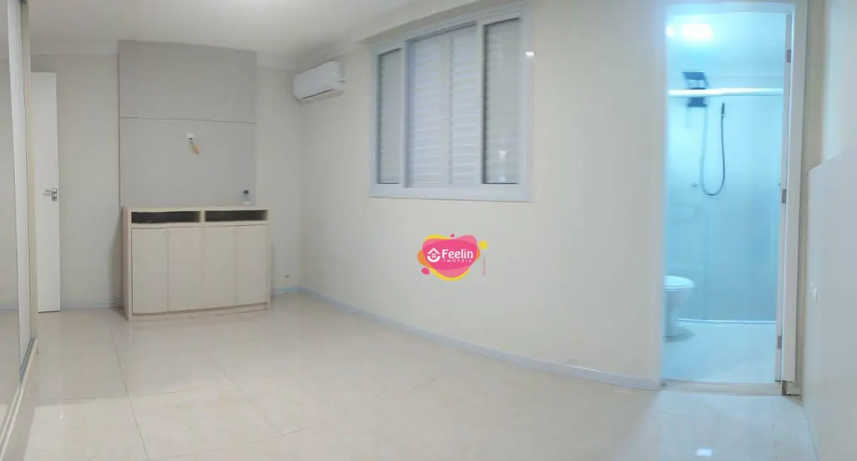 Casa com 3 quartos para alugar, 350m2 em Campeche, Florianopolis - SC - imagem 4 Foto 4 de Casa com 3 quartos para alugar, 350m2 em Campeche, Florianopolis - SC