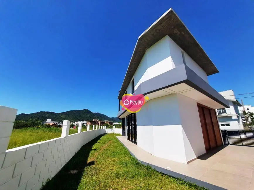 Casa com 3 quartos à venda, 254m2 em Florianopolis - SC - imagem 2 Foto 2 de Casa com 3 quartos à venda, 254m2 em Florianopolis - SC
