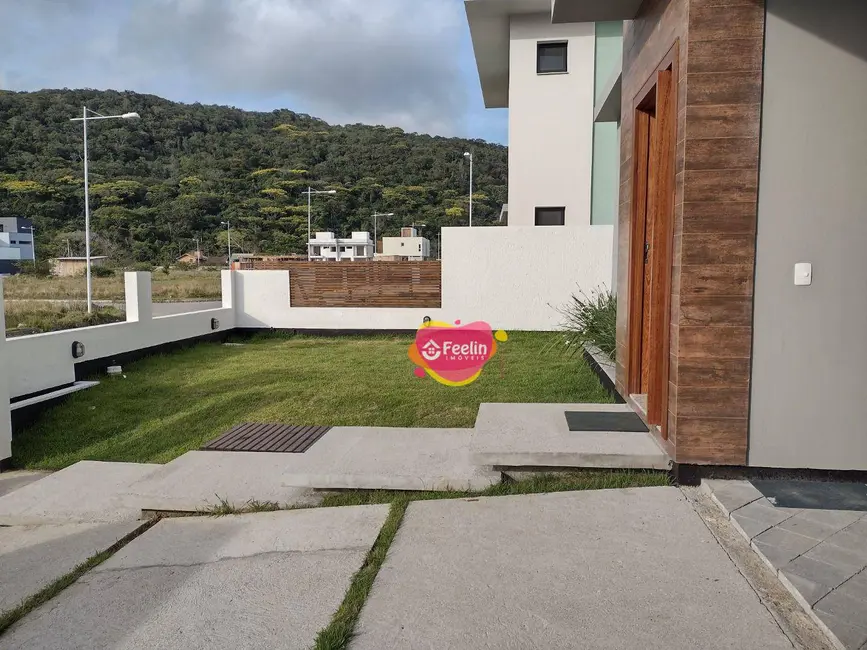 Casa com 3 quartos à venda, 205m2 em Rio Tavares, Florianopolis - SC - imagem 4 Foto 4 de Casa com 3 quartos à venda, 205m2 em Rio Tavares, Florianopolis - SC