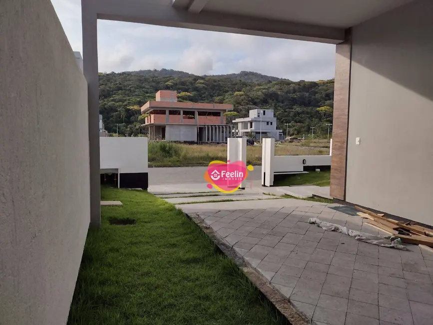 Casa com 3 quartos à venda, 205m2 em Rio Tavares, Florianopolis - SC - imagem 9 Foto 9 de Casa com 3 quartos à venda, 205m2 em Rio Tavares, Florianopolis - SC