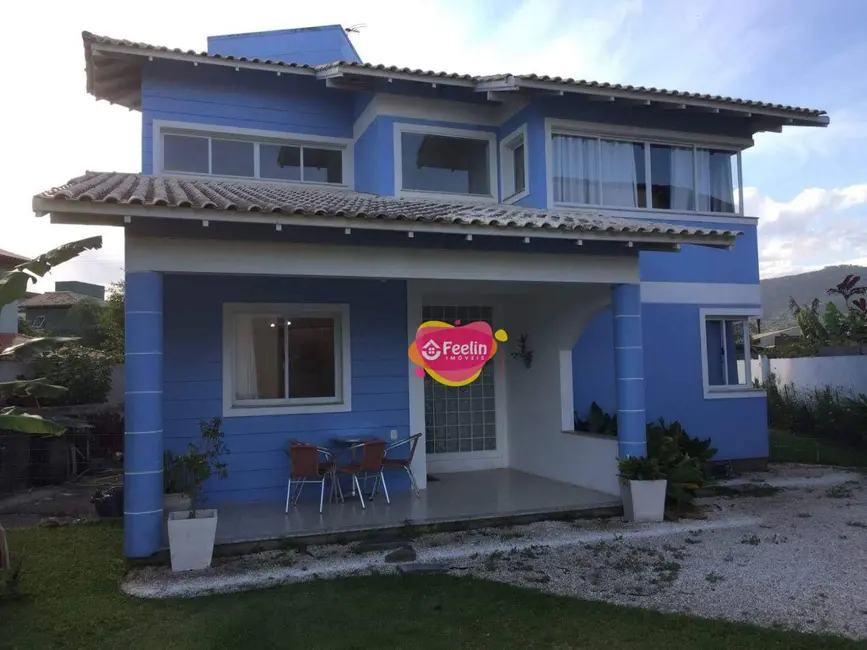 Foto 1 de Casa com 4 quartos para alugar, 400m2 em Rio Tavares, Florianopolis - SC