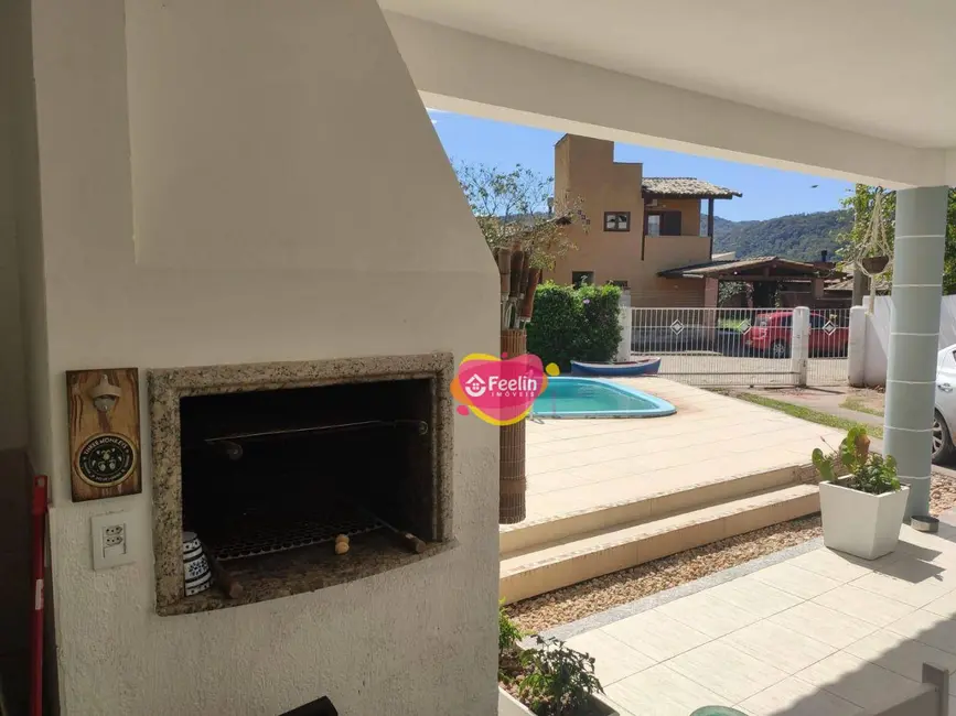 Casa com 4 quartos para alugar, 400m2 em Rio Tavares, Florianopolis - SC - imagem 6 Foto 6 de Casa com 4 quartos para alugar, 400m2 em Rio Tavares, Florianopolis - SC