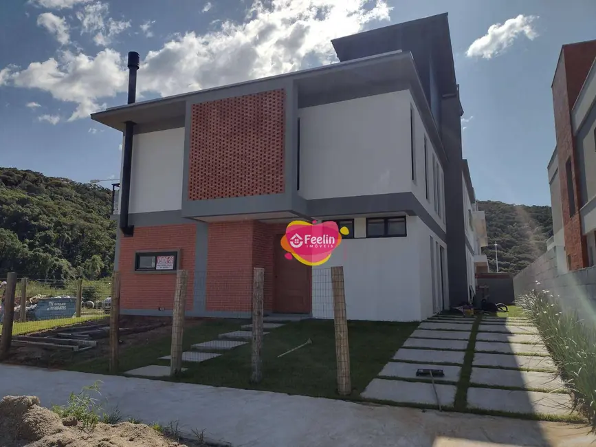 Foto 1 de Casa com 3 quartos à venda, 225m2 em Rio Tavares, Florianopolis - SC