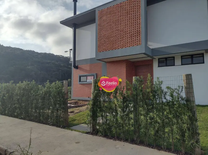 Foto 2 de Casa com 3 quartos à venda, 225m2 em Rio Tavares, Florianopolis - SC