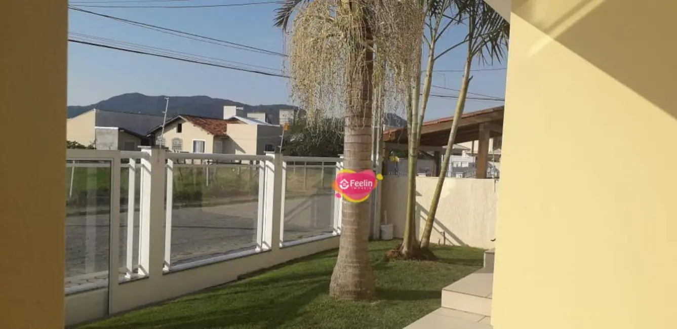 Foto 3 de Casa com 4 quartos à venda, 360m2 em Carianos, Florianopolis - SC