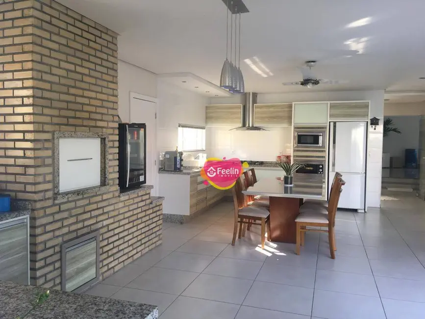 Foto 1 de Casa com 4 quartos à venda, 360m2 em Carianos, Florianopolis - SC