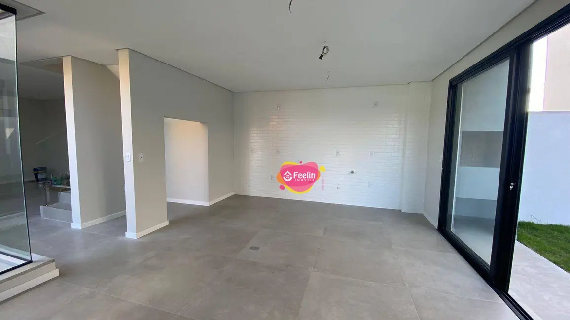 Casa com 3 quartos à venda, 180m2 em Campeche, Florianopolis - SC - imagem 4 Foto 4 de Casa com 3 quartos à venda, 180m2 em Campeche, Florianopolis - SC