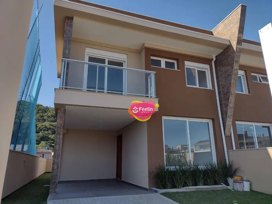 Foto 2 de Casa com 3 quartos à venda, 225m2 em Rio Tavares, Florianopolis - SC