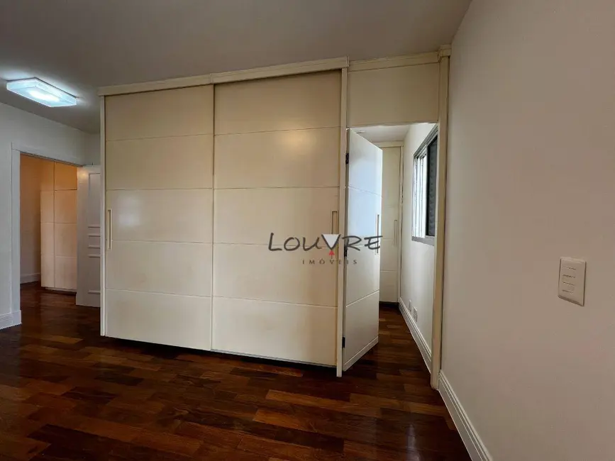 Apartamento com 3 quartos à venda, 143m2 em Moema, São Paulo - SP - imagem 8 Foto 8 de Apartamento com 3 quartos à venda, 143m2 em Moema, São Paulo - SP
