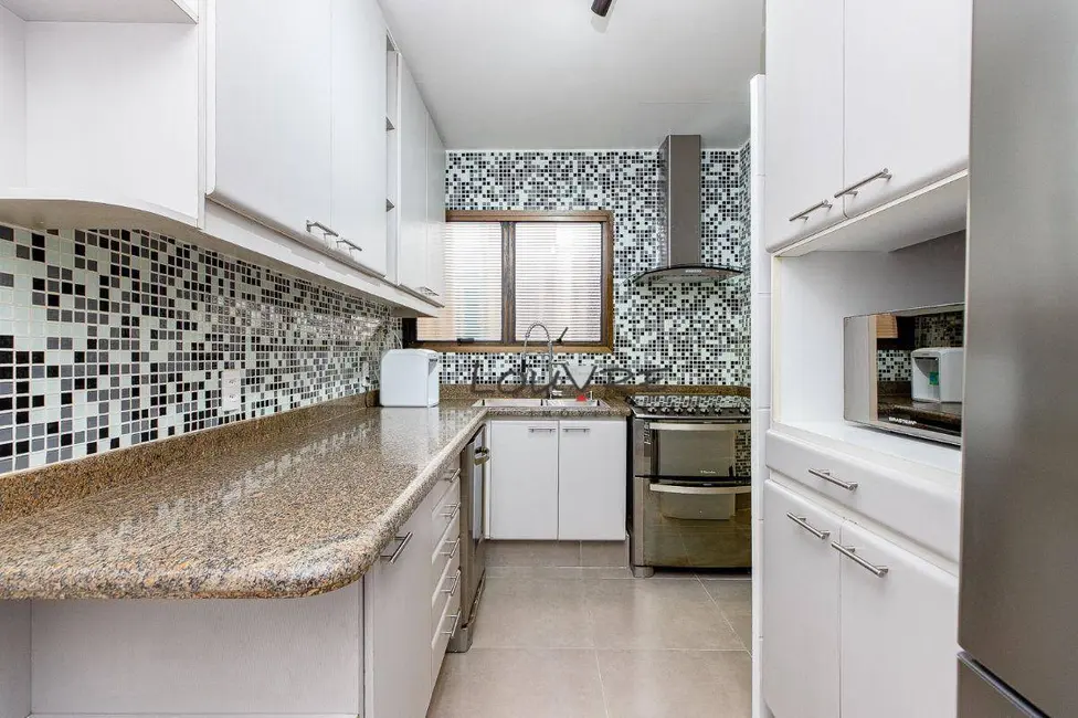 Foto 8 de Apartamento com 4 quartos à venda, 197m2 em Itaim Bibi, São Paulo - SP