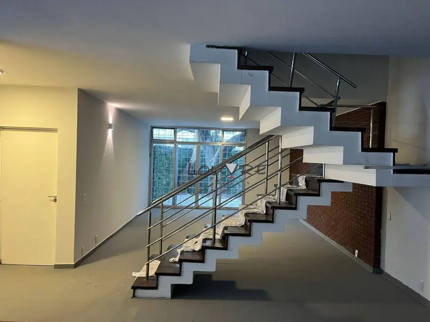 Foto 3 de Casa à venda e para alugar, 300m2 em Moema, São Paulo - SP