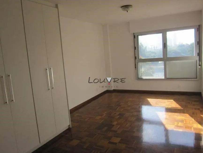 Apartamento com 4 quartos para alugar, 226m2 em Jardim Europa, São Paulo - SP - imagem 8 Foto 8 de Apartamento com 4 quartos para alugar, 226m2 em Jardim Europa, São Paulo - SP