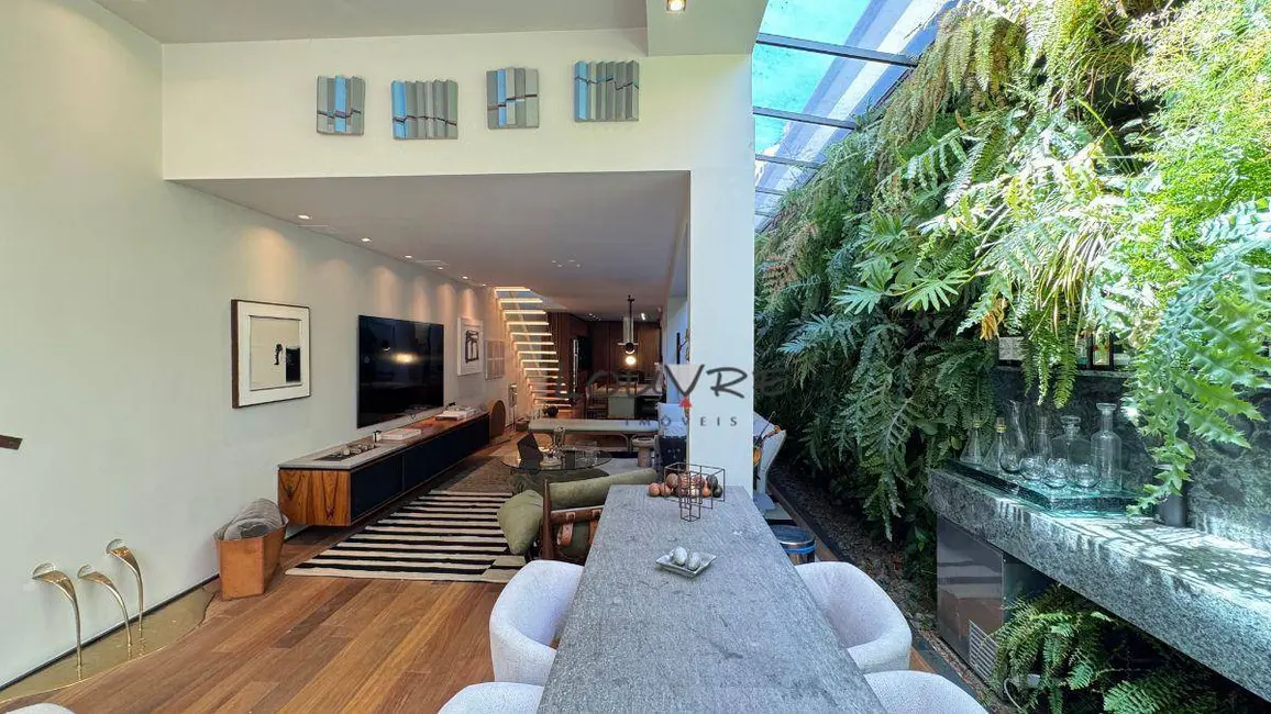 Foto 2 de Casa com 2 quartos à venda, 200m2 em Itaim Bibi, São Paulo - SP