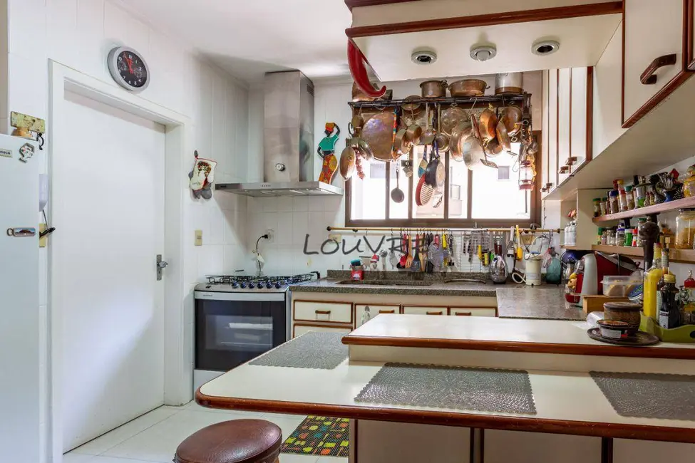 Apartamento com 3 quartos à venda, 141m2 em Vila Nova Conceição, São Paulo - SP - imagem 9 Foto 9 de Apartamento com 3 quartos à venda, 141m2 em Vila Nova Conceição, São Paulo - SP