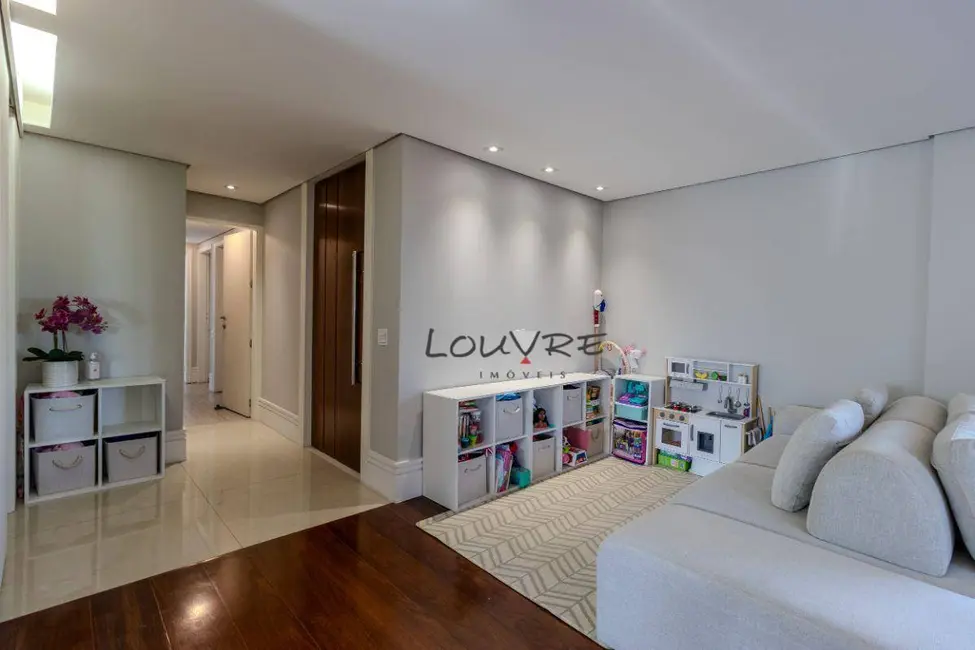 Apartamento com 3 quartos à venda, 134m2 em Moema, São Paulo - SP - imagem 8 Foto 8 de Apartamento com 3 quartos à venda, 134m2 em Moema, São Paulo - SP