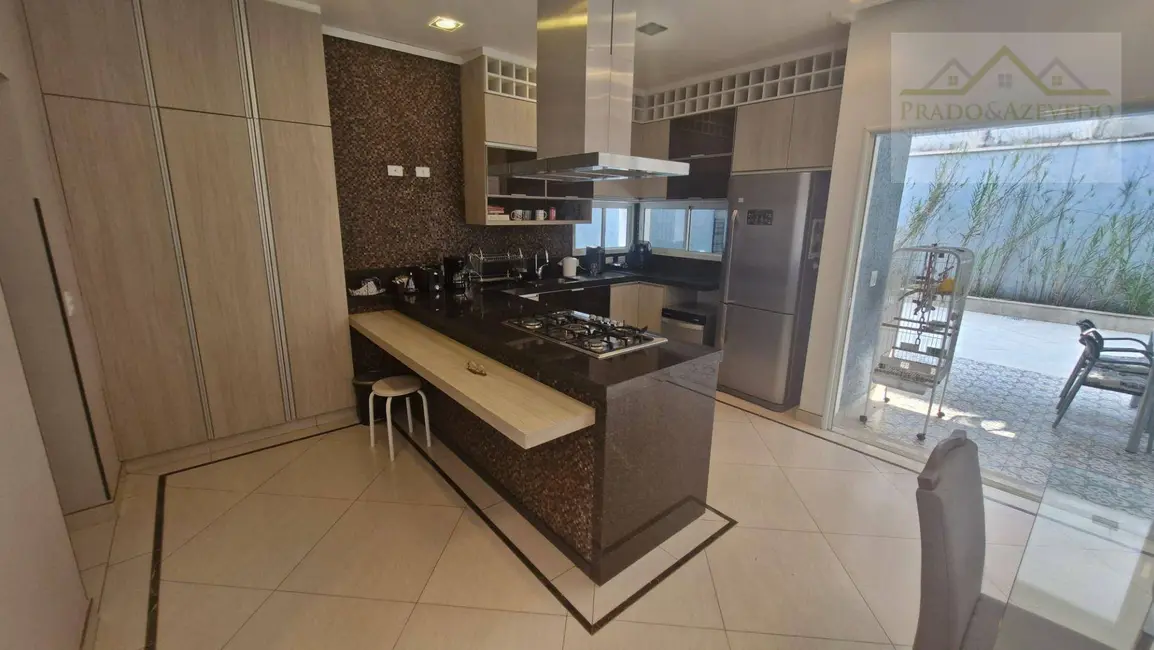 Casa de Condomínio com 5 quartos à venda, 300m2 em Jardim São Vicente, Cotia - SP - imagem 3 Foto 3 de Casa de Condomínio com 5 quartos à venda, 300m2 em Jardim São Vicente, Cotia - SP