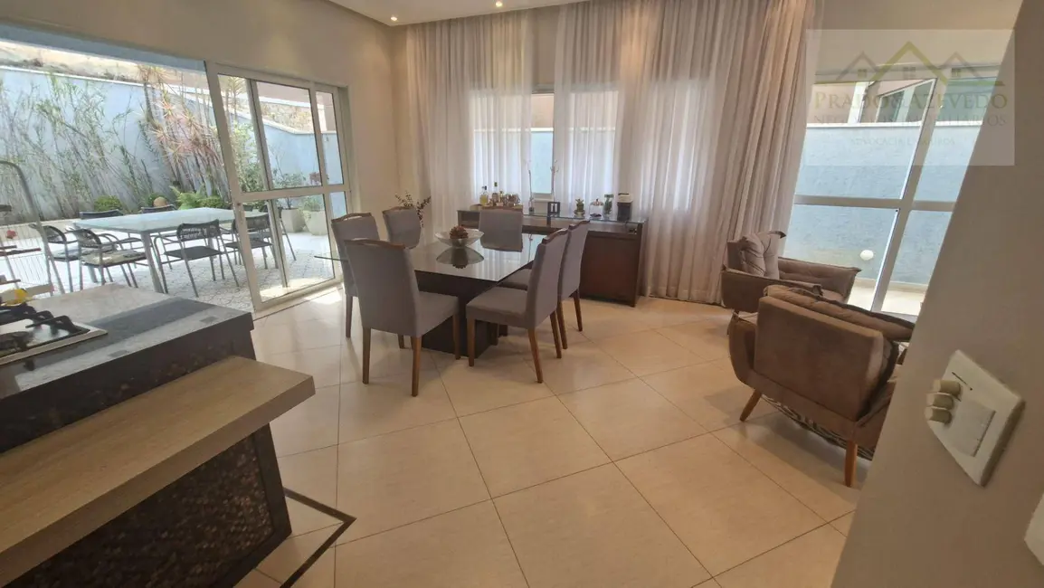 Casa de Condomínio com 5 quartos à venda, 300m2 em Jardim São Vicente, Cotia - SP - imagem 2 Foto 2 de Casa de Condomínio com 5 quartos à venda, 300m2 em Jardim São Vicente, Cotia - SP