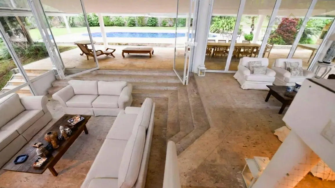 Casa de Condomínio com 3 quartos à venda, 8235m2 em Jardim Itatiaia, Embu Das Artes - SP - imagem 4 Foto 4 de Casa de Condomínio com 3 quartos à venda, 8235m2 em Jardim Itatiaia, Embu Das Artes - SP