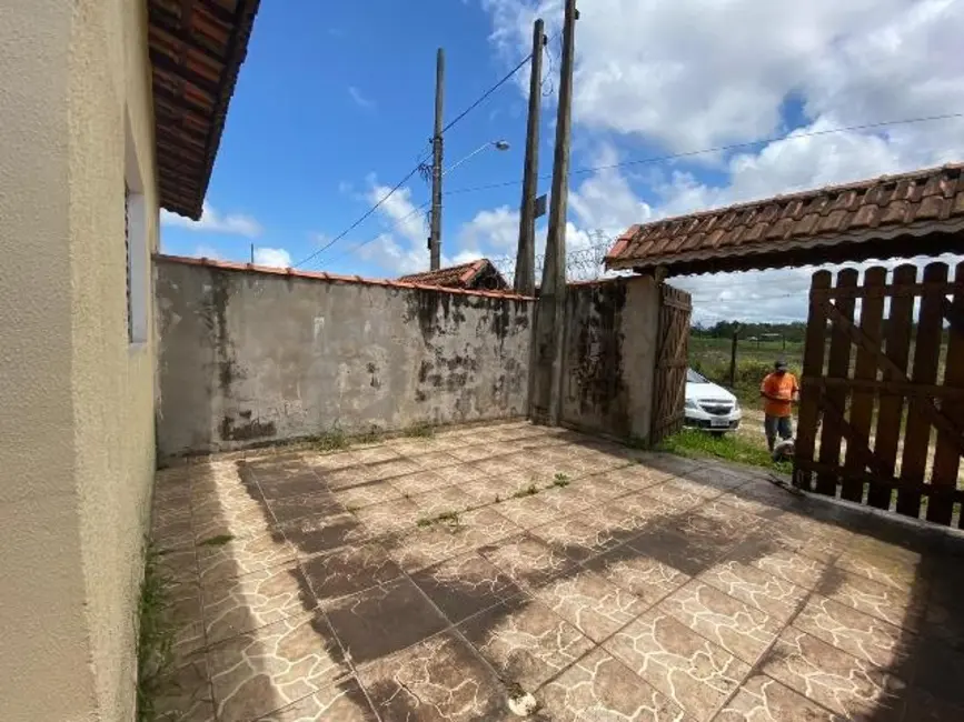 Foto 2 de Casa com 2 quartos à venda, 70m2 em Itanhaem - SP