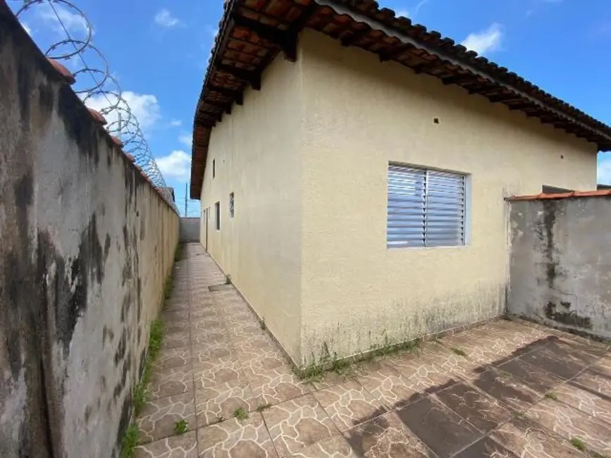Foto 1 de Casa com 2 quartos à venda, 70m2 em Itanhaem - SP