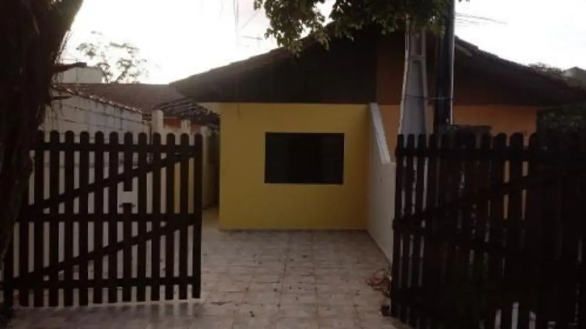 Foto 1 de Casa com 1 quarto à venda, 80m2 em Itanhaem - SP