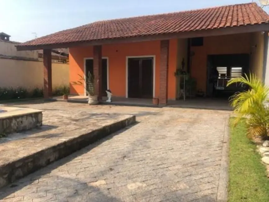 Casa com 3 quartos à venda, 137m2 em Itanhaem - SP - imagem 3 Foto 3 de Casa com 3 quartos à venda, 137m2 em Itanhaem - SP